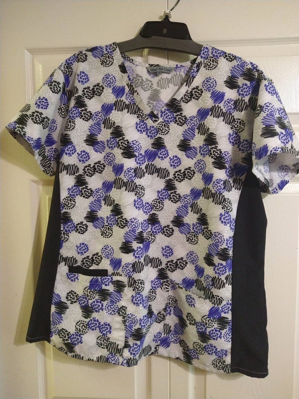 V-Neck Sleeve Medical Top in Blue & Black
